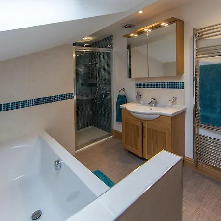 Stunningviews-privacy-hiking-sleeps8-wifi