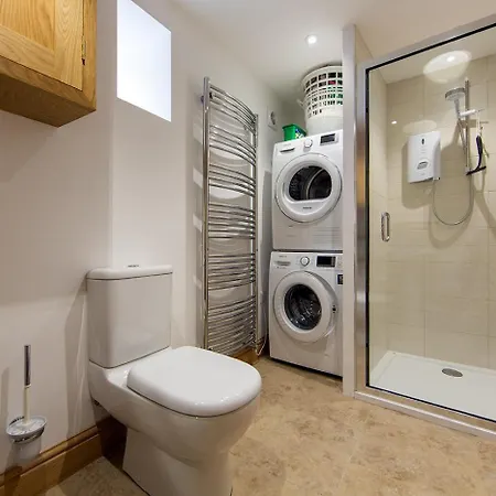 Stunningviews-privacy-hiking-sleeps8-wifi *